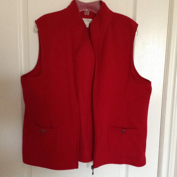 Tradition Country Collection Women's Red Fleece Vest Size L Soft Warm Winter - Picture 1 of 6